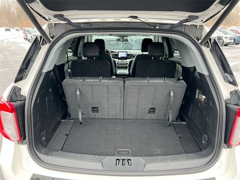Used 2022 Ford Explorer XLT w/ Equipment Group 202A image 24