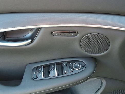 Used 2025 INFINITI QX50 Luxe image 2