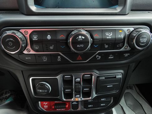 Used 2021 Jeep Gladiator Mojave AWD/4WD image 26