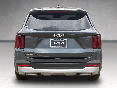 Certified 2024 Kia Sorento LX FWD image 5