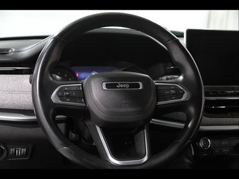 Used 2022 Jeep Compass Latitude AWD/4WD image 7