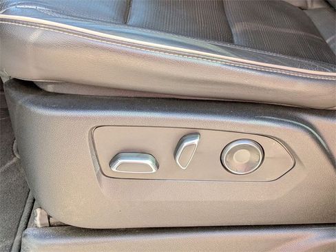 Used 2023 Cadillac Escalade Premium Luxury image 21