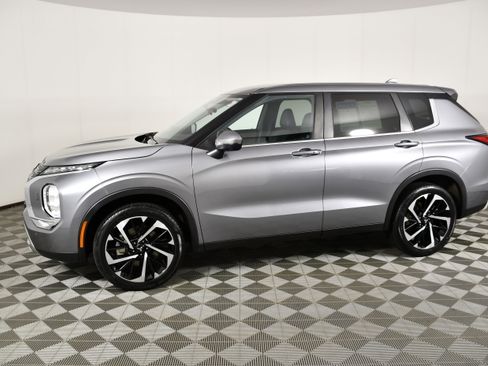 Used 2024 Mitsubishi Outlander AWD image 9