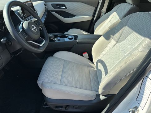 Certified 2023 Nissan Rogue SV image 9