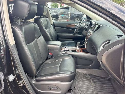 Used 2017 Nissan Pathfinder Platinum w/ Family Entertainment Package AWD/4WD image 29