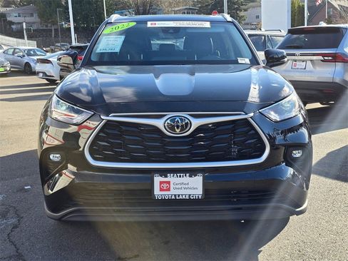 Certified 2022 Toyota Highlander XLE image 2