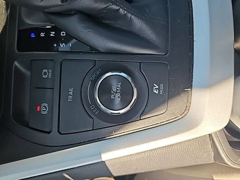 Used 2021 Toyota RAV4 XLE image 56