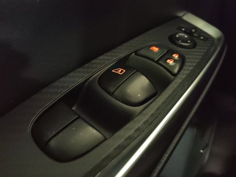 Used 2020 Nissan Sentra SR w/ Premium Package FWD image 27