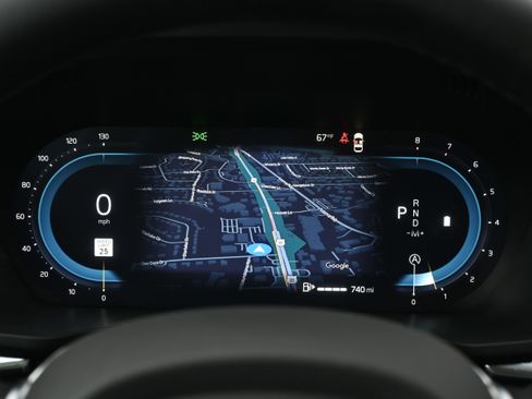 Used 2025 Volvo XC60 B5 Plus image 25