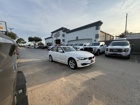 Used 2013 BMW 328i xDrive Sedan AWD/4WD image 4