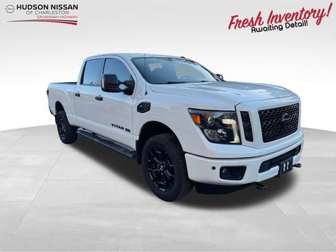Used 2019 Nissan Titan SV w/ SV Convenience Package image 1