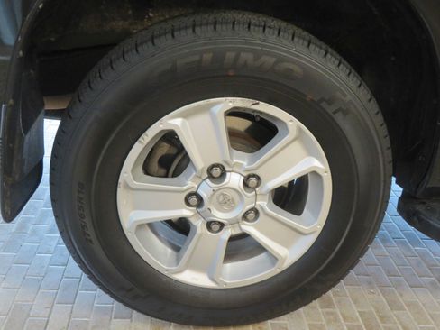 Used 2019 Toyota Sequoia SR5 AWD/4WD image 9