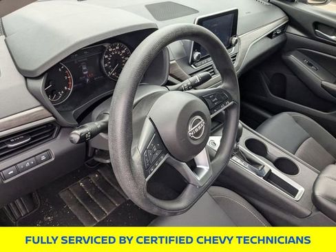 Used 2025 Nissan Altima 2.5 SV FWD image 18
