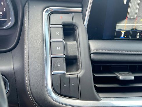 Certified 2023 Chevrolet Suburban High Country image 16