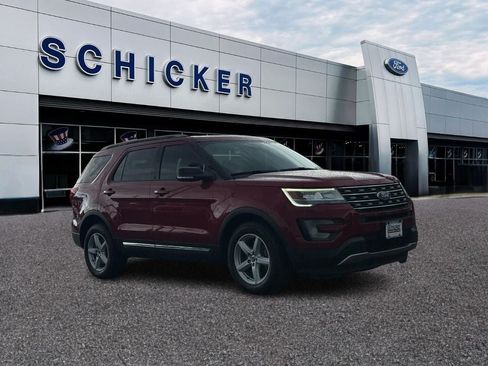 Used 2017 Ford Explorer XLT w/ Equipment Group 202A AWD/4WD image 1