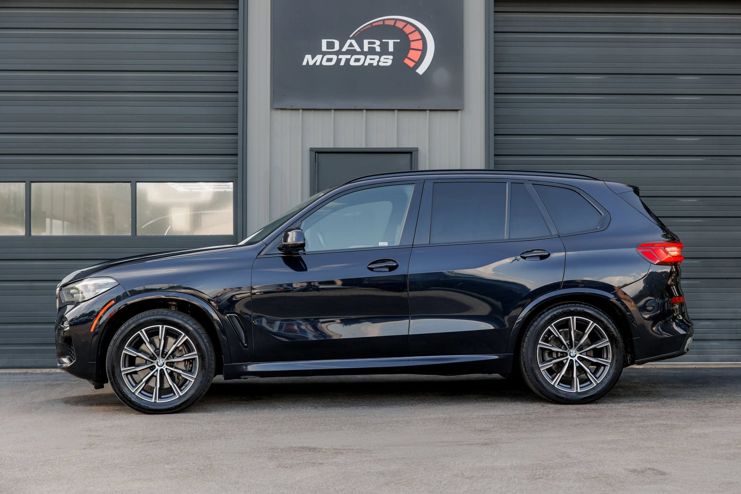 Used 2019 BMW X5 xDrive50i w/ M Sport Package AWD/4WD image 4