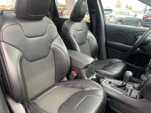 Used 2019 Jeep Cherokee Latitude Plus w/ Comfort/Convenience Group image 14