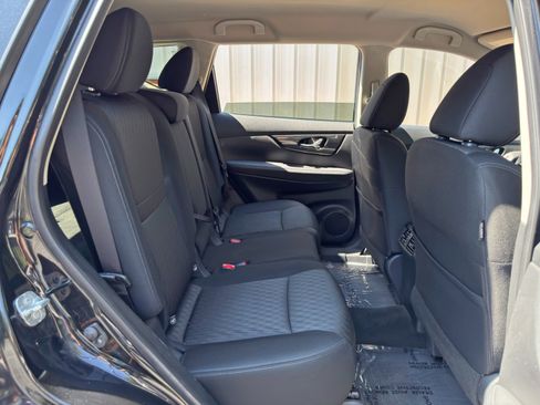 Used 2018 Nissan Rogue SV w/ Premium Package AWD/4WD image 35