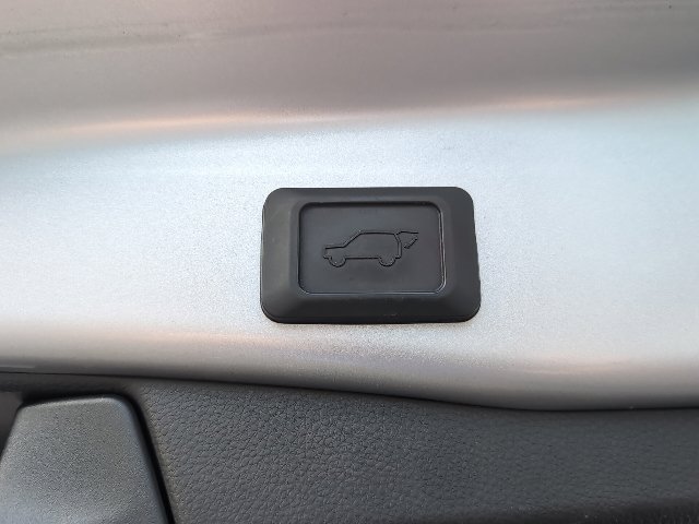 Used 2019 Toyota RAV4 XLE w/ Convenience Package FWD image 26