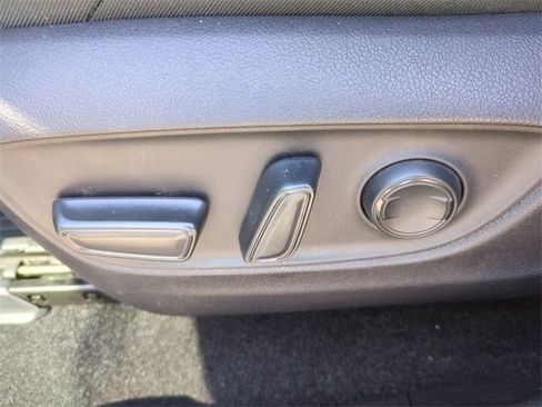 Used 2022 Toyota RAV4 SE image 22