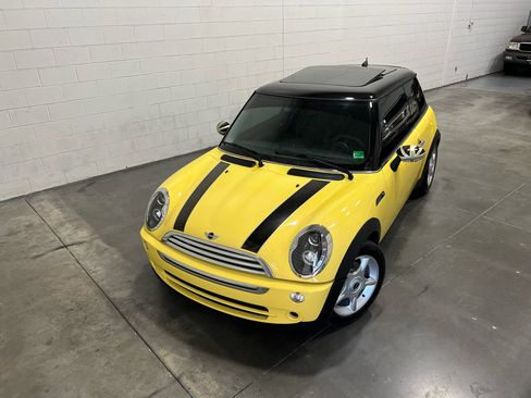 Used 2006 MINI Cooper Hardtop image 1