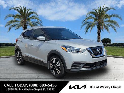 Used 2020 Nissan Kicks SV FWD image 1