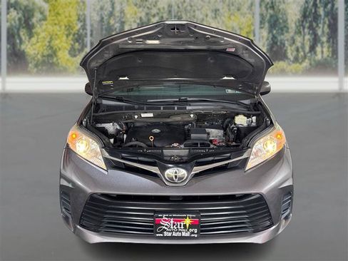 Used 2018 Toyota Sienna LE FWD image 11