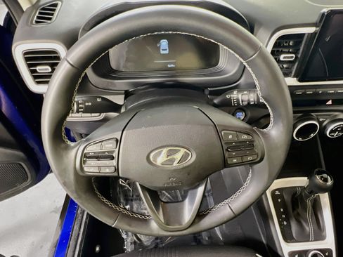 Used 2023 Hyundai Venue Limited w/ Cargo Package FWD image 11