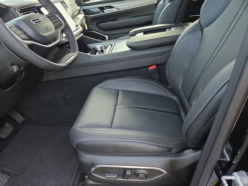 New 2026 Jeep Grand Wagoneer Limited w/ Convenience Group I image 4