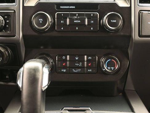 Used 2019 Ford F150 XLT w/ Equipment Group 302A Luxury AWD/4WD image 37
