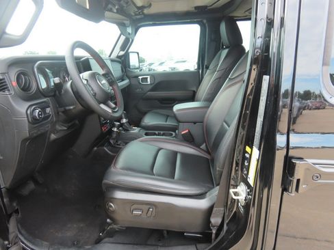 Used 2024 Jeep Gladiator Rubicon w/ Convenience Group AWD/4WD image 25