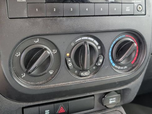 Used 2009 Jeep Patriot Sport AWD/4WD image 12