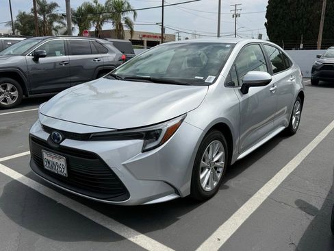 Used 2024 Toyota Corolla LE w/ LE Convenience Package FWD image 3