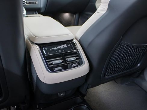 New 2026 Volvo XC90 B6 Plus image 12