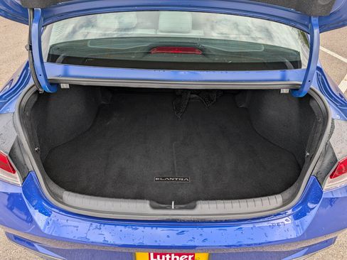 Used 2023 Hyundai Elantra Limited FWD image 18