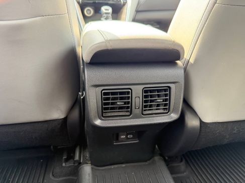Used 2024 Toyota Venza XLE AWD/4WD image 28