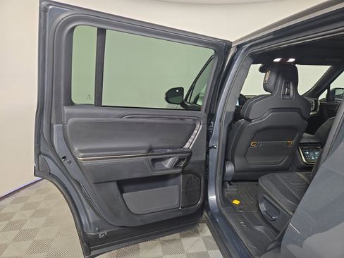 Used 2022 Rivian R1S Launch Edition image 17