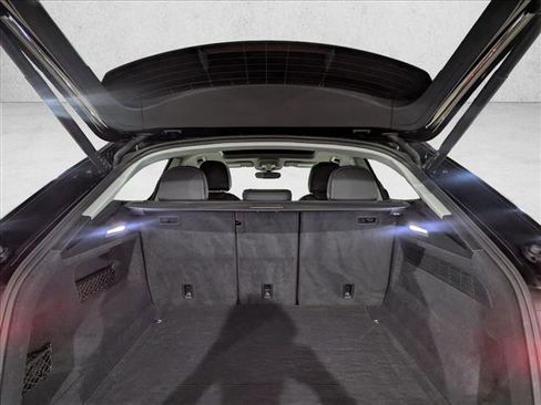 Used 2022 Audi Q8 Premium Plus image 6