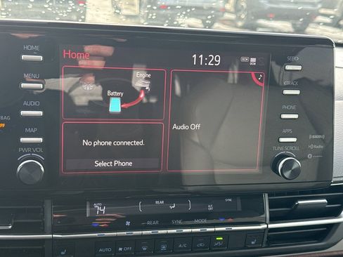 Used 2022 Toyota Sienna XLE image 18