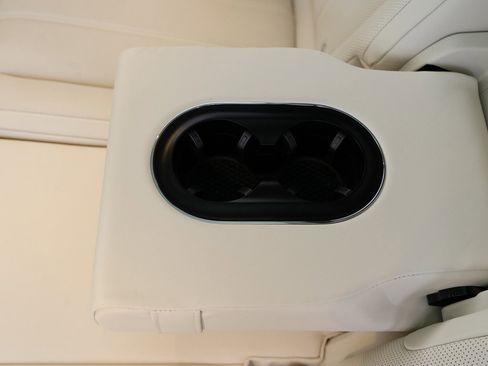 New 2025 Bentley Bentayga V8 image 26