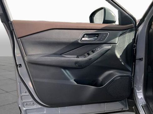 Certified 2023 Nissan Rogue Platinum w/ Platinum Premium Package FWD image 22