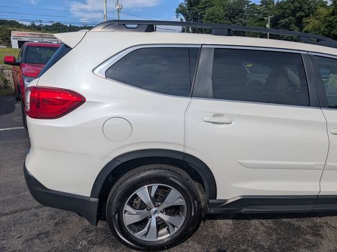 Used 2023 Subaru Ascent Premium w/ Convenience Package AWD/4WD image 8