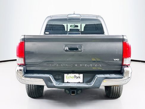 Used 2017 Toyota Tacoma TRD Off-Road image 7