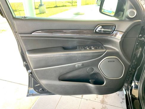 Used 2020 Jeep Grand Cherokee Overland AWD/4WD image 13