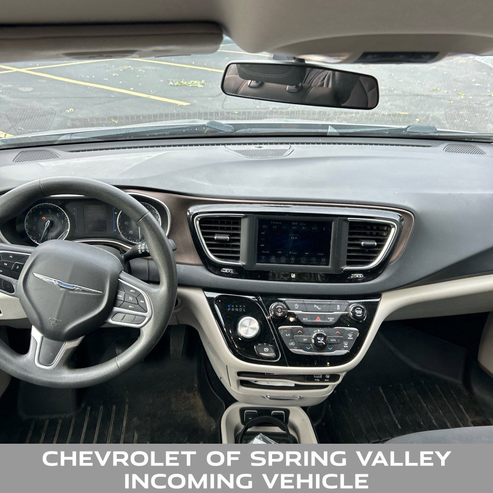 Used 2018 Chrysler Pacifica Touring Plus w/ Tire & Wheel Group FWD image 11