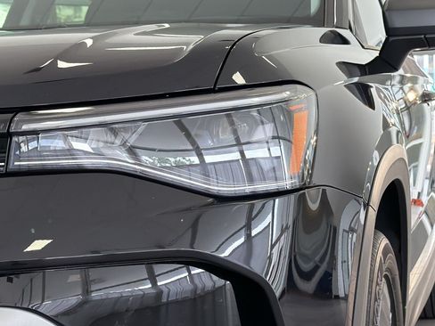 Certified 2025 Volkswagen Taos S FWD image 12