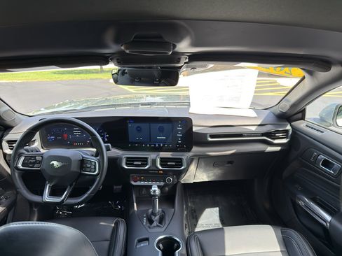 Used 2025 Ford Mustang Premium RWD image 19