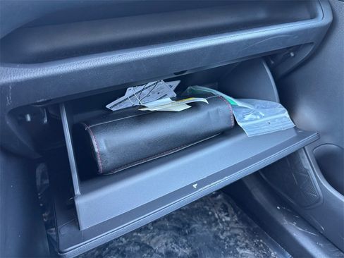 Used 2022 Toyota RAV4 XLE image 27