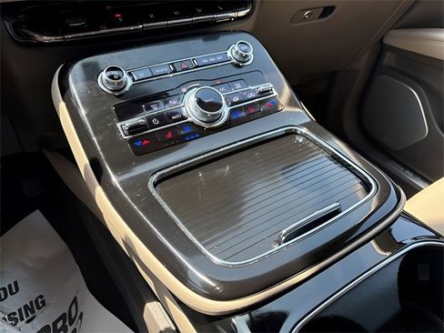 Used 2022 Lincoln Nautilus Reserve w/ Equipment Group 202A image 17