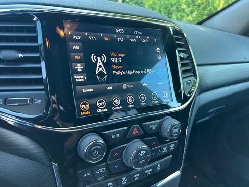 Used 2021 Jeep Grand Cherokee Laredo X AWD/4WD image 16